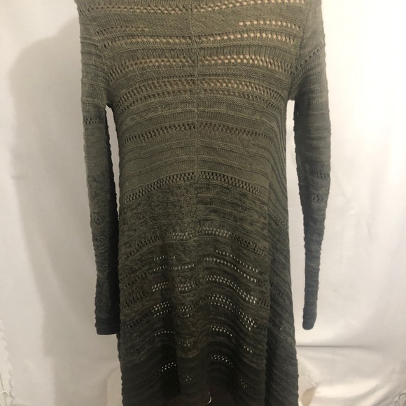 Womens 3 Shade Green Duster Sweater. Size Small. 21” pit to pit. Athleti… - Picture 9 of 10